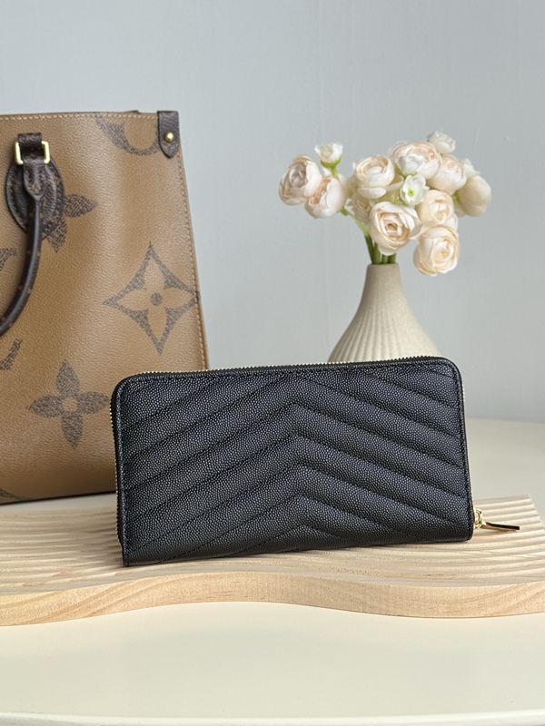 イヴサンローラン財布背面デザイン